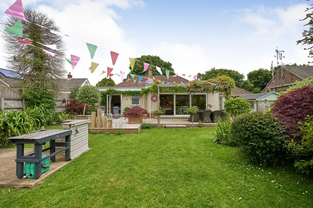 Alverstone Road, Winford, PO36, photo 3