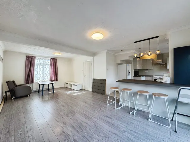 Gervase Road, Edgware, HA8, photo 2
