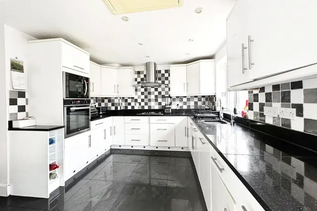 Angmering, BN16, photo 2