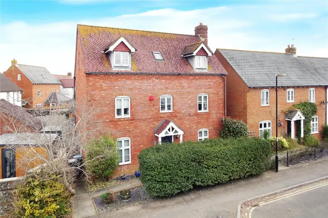 Angmering, BN16, photo 1