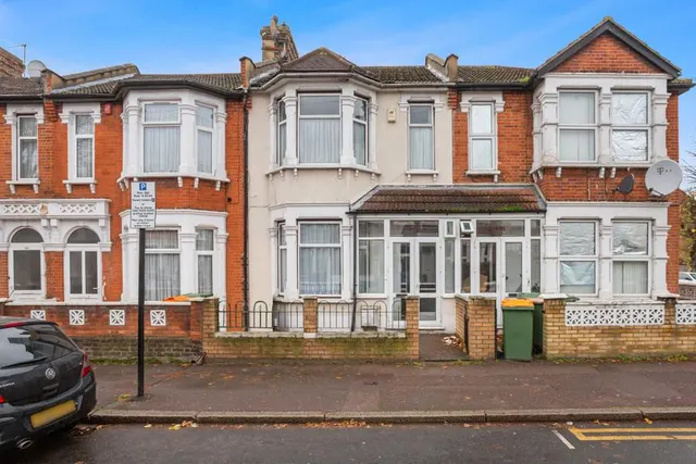 Browning Road, London, E12, photo 1