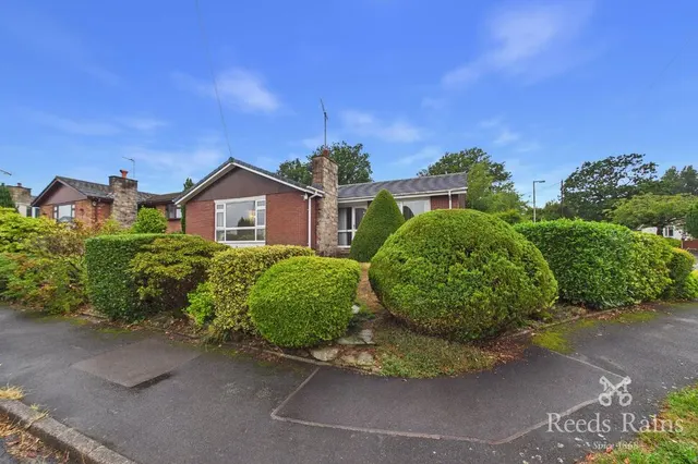 3 bedroom house — Forest Close, Cuddington, Cheshire, CW8