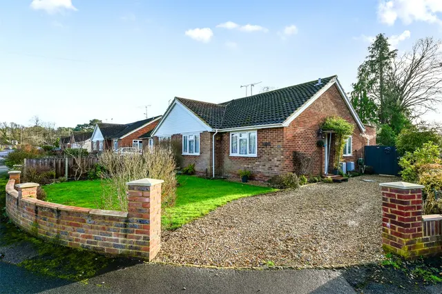 Waverley Drive, Ash Vale, Guildford, Surrey, GU12 5JW, photo 1