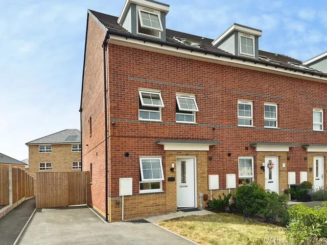 Pembrey Drive, Stoke-on-Trent, Staffordshire, ST4, photo 1