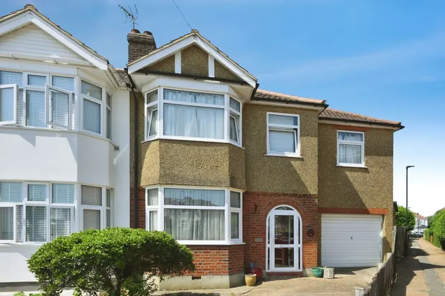 Photo 2 — Sandringham Close, Enfield, EN1