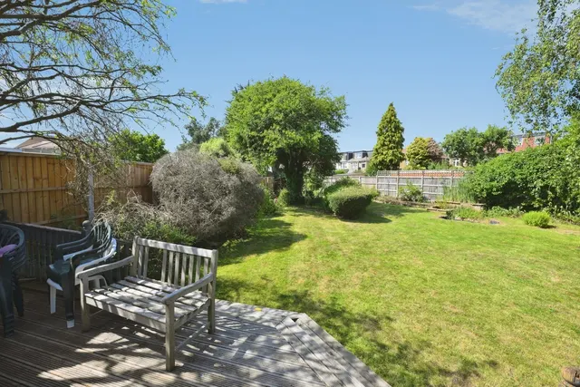 Photo 3 — Sandringham Close, Enfield, EN1
