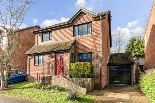 Honeysuckle Close, Badger Farm, Winchester, photo 1