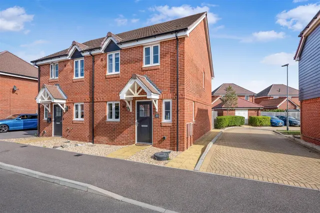 Centenary Road, Horsham, RH13, photo 1