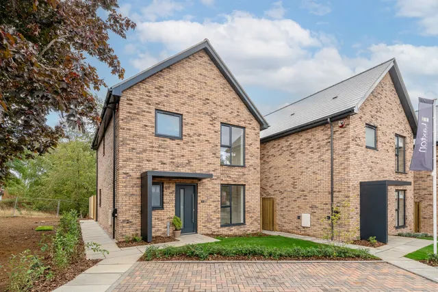 St. Johns Drive, Stone, Aylesbury, photo 1
