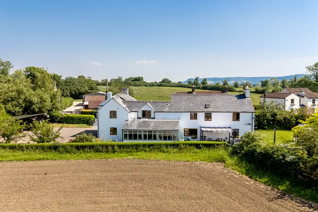 Bath Road, Eastington, GL10, photo 1