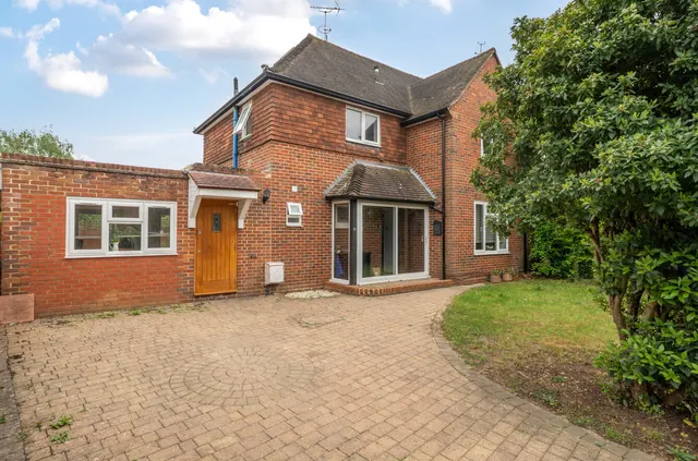 Burnet Avenue, Burpham, GU1, photo 1