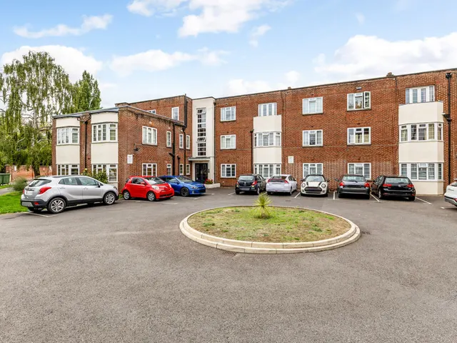 Berkeley Court, Reading, RG1, photo 1