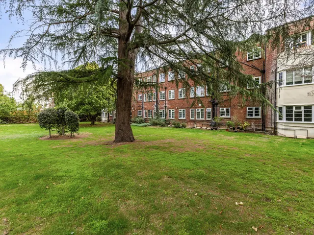 Berkeley Court, Reading, RG1, photo 2