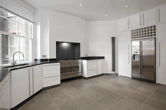Photo 3 — Oakwood Court London W14