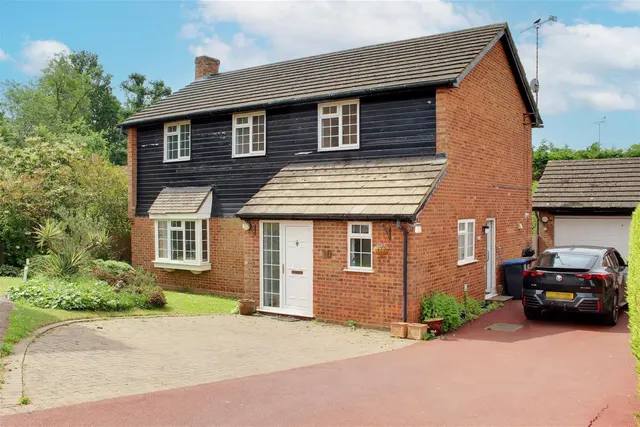 Shrublands, Brookmans Park AL9 7AL, photo 1