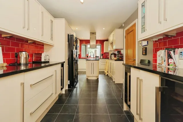 Whitehall Road, Farnley, LS12, photo 3