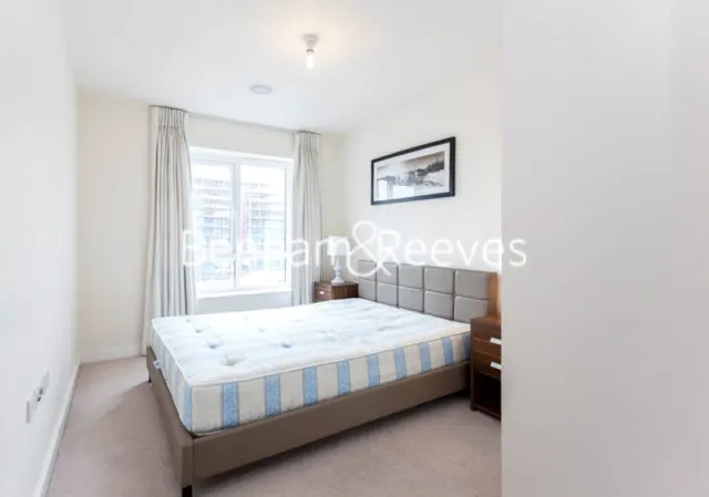 East Drive, Beaufort Park, NW9, photo 3