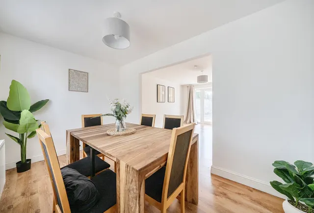 Photo 2 — Parkway, Horley, RH6 7HY