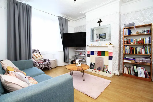 Mottram Road, Hyde, photo 2