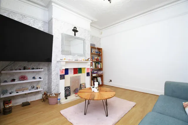 Mottram Road, Hyde, photo 3