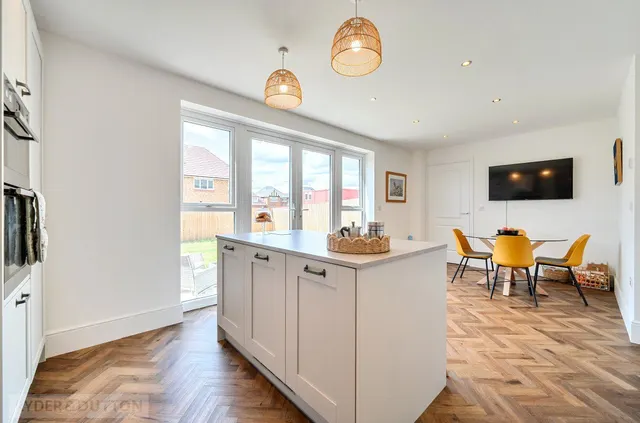 Bennett Way, Royton, OL2, photo 3