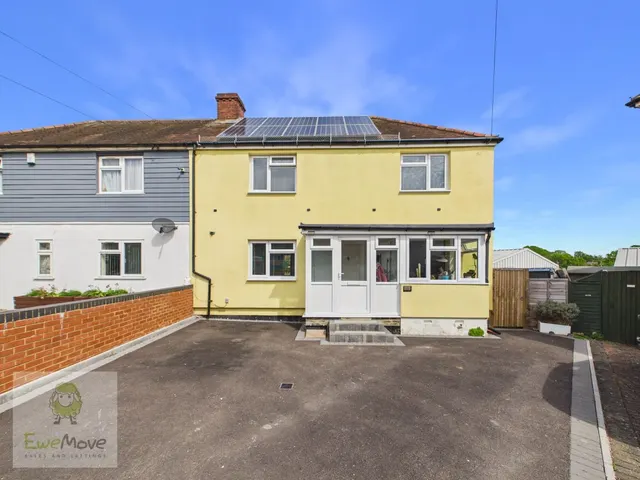 Pine Road, Strood, ME2, photo 1