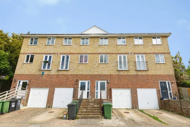 Southport Close, St. Leonards-On-Sea, photo 1