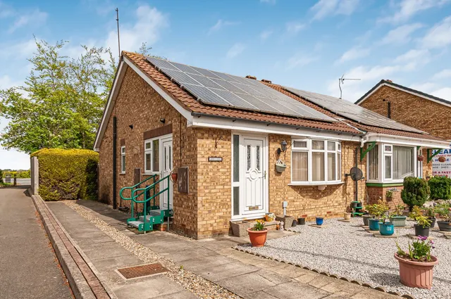 Laburnum Drive, Beverley, HU17, photo 1