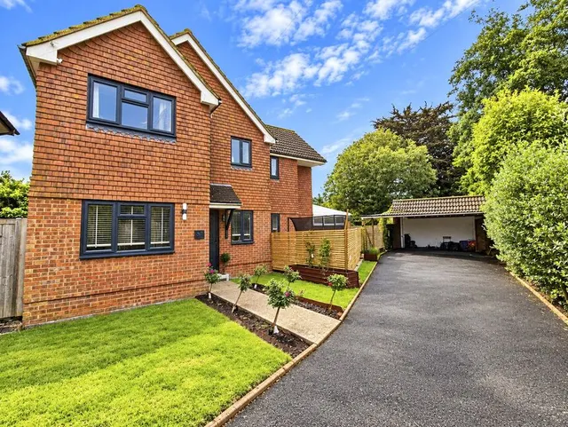 Manor Way, Polegate, BN26, photo 1