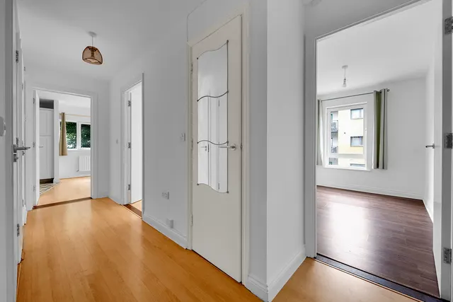 Photo 2 — 14 Little Cottage Place, London, SE10 9LF