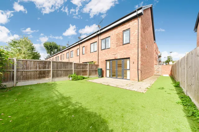 Reynard Way, Brentford, TW8, photo 3