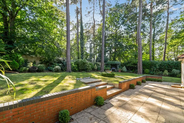 Sandringham Park, KT11, photo 3