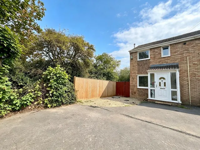 Photo 3 — Francomes, Swindon, Wiltshire, SN25 1RP