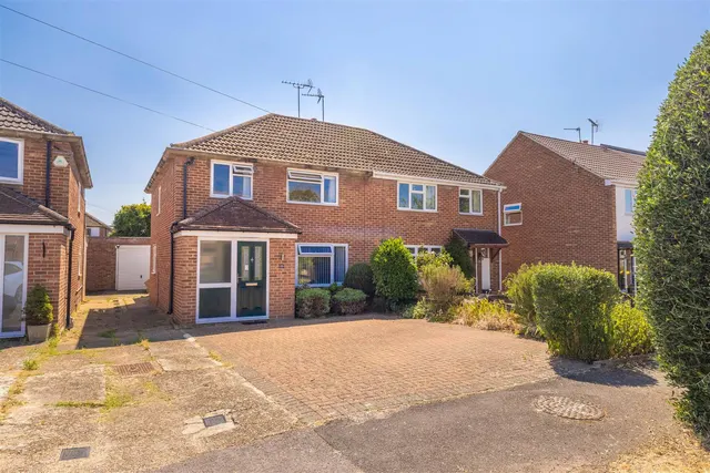 Meadow Way, Old Windsor, Windsor, SL4 2NX, photo 1