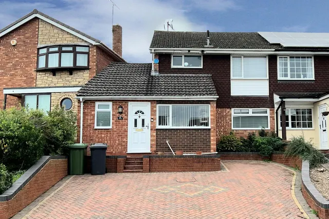 Ferndale Crescent, Kidderminster, photo 1
