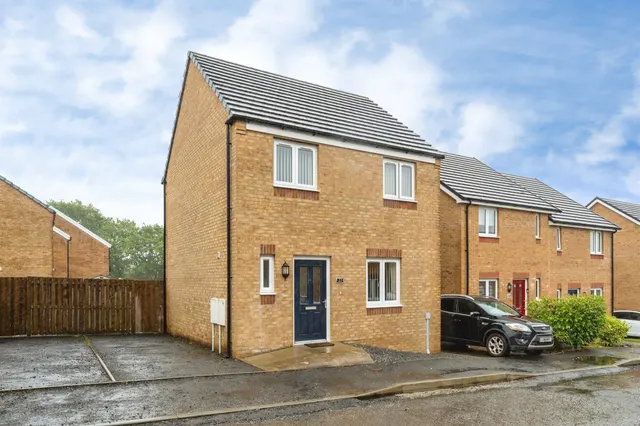 Clos Coed Derw Llanelli, SA14, photo 1