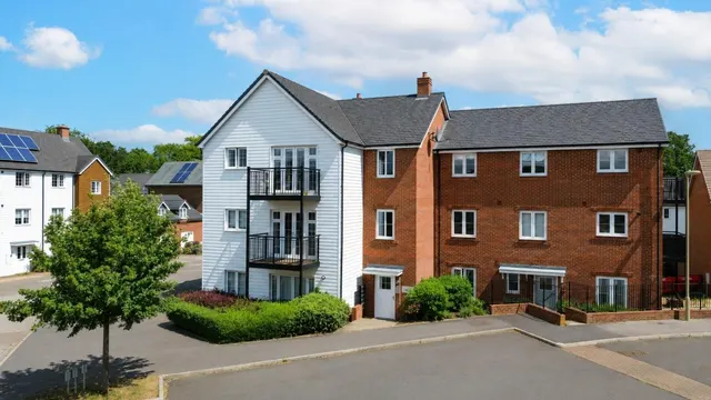 Newton Drive, Church Crookham, photo 1