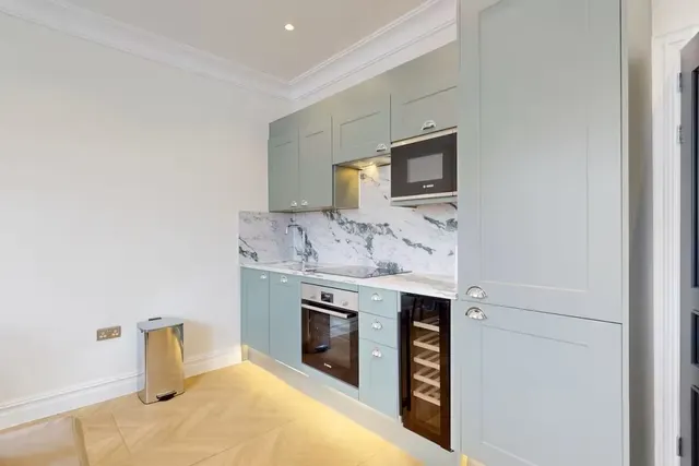 Larkfield Road Richmond TW9, photo 1