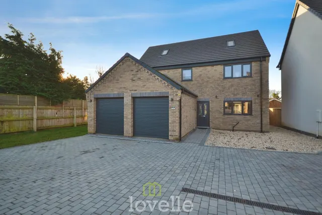 Poplars Close, New Waltham, DN36, photo 1