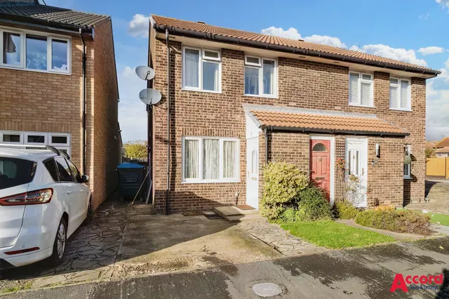 Juniper Way, Romford, RM3, photo 1