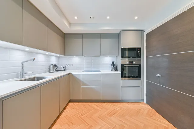 Photo 2 — Flat 10, Ivor House, 5 Acre Lane, London
