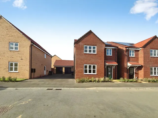 Harrier Way, Market Deeping, PE6, photo 1