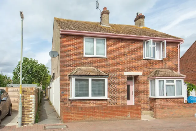 Warwick Road, Whitstable, CT5, photo 1