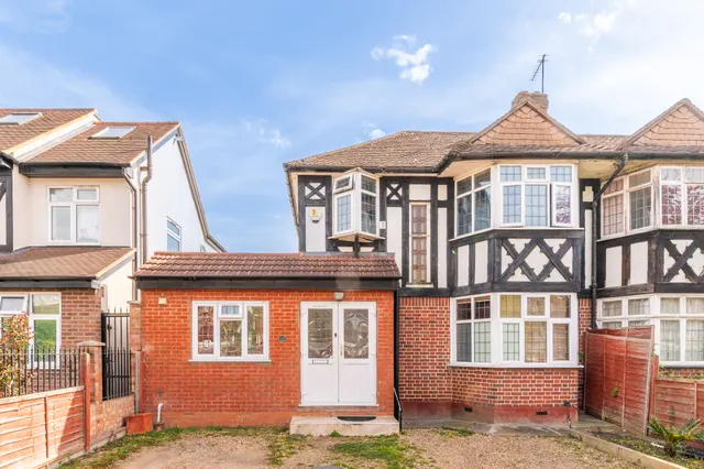 22 Beverley Way, London, photo 1