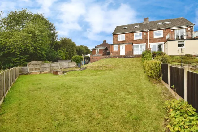Richmond Grove, May Bank, ST5, photo 2