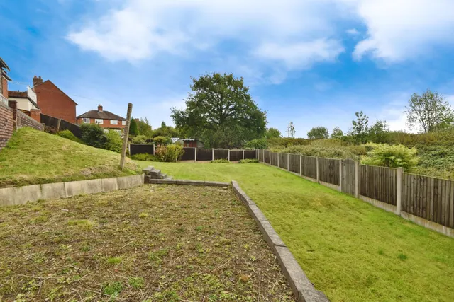 Richmond Grove, May Bank, ST5, photo 3
