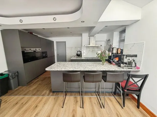 Photo 2 — Davidson Road, Croydon, CR0