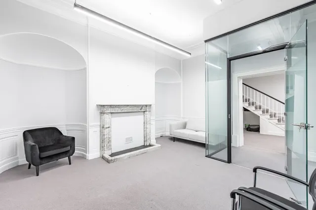 Sophisticated Office Spaces in King S, photo 3