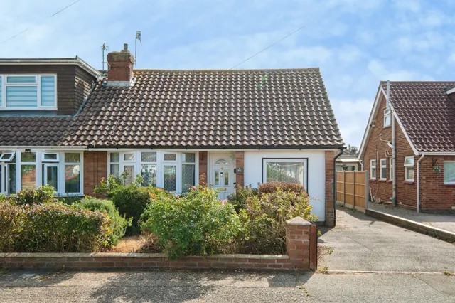 Freshfields Close, Lancing, BN15, photo 1