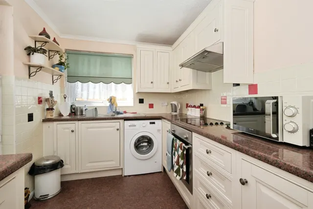 Freshfields Close, Lancing, BN15, photo 3